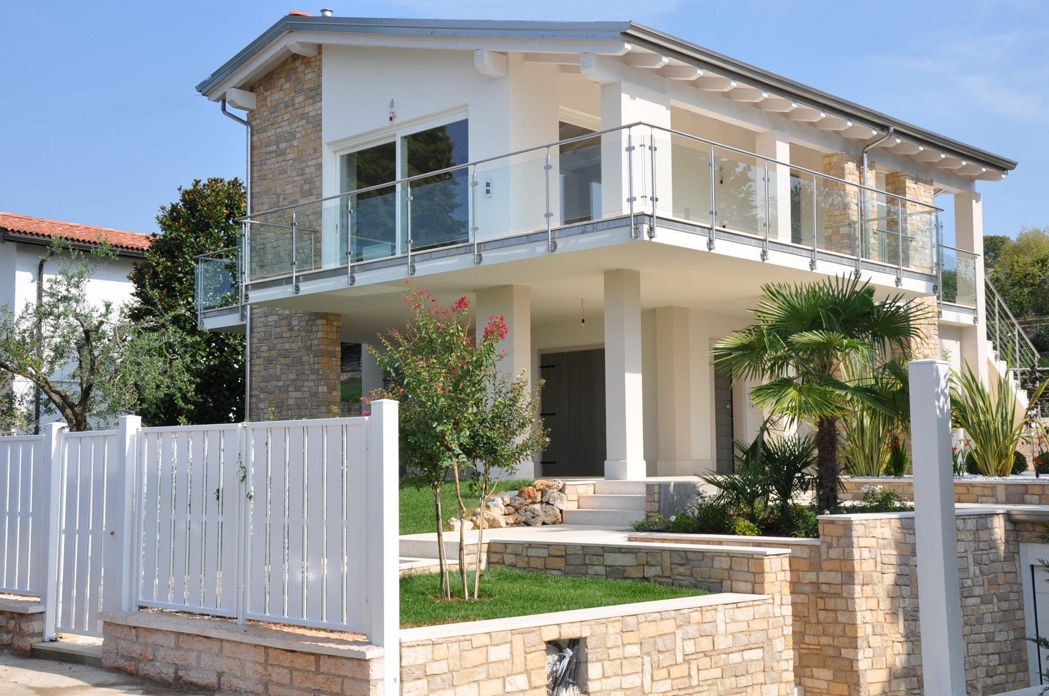 Ristrutturazione e ampliamento di una villetta a Bardolino