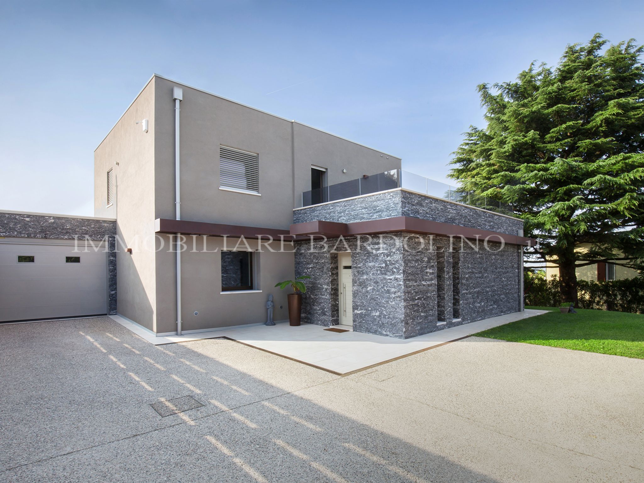 Moderna Villa con vista Lago